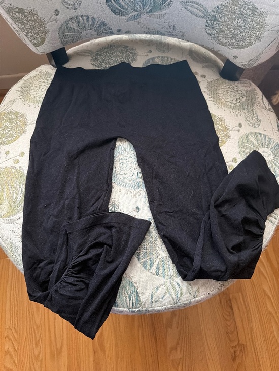 le chateau Accessories - Le Chateau cropped black tights - size L/XL